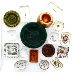 Lot de cendriers publicitaires