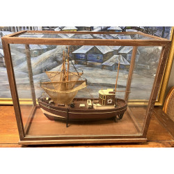 Maquette de bateau de pêche "Crevettier"