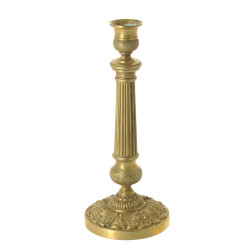 Flambeau en laiton à décor de feuilles d