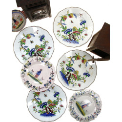 MALICORNE - 2 assiettes en faïence polyc