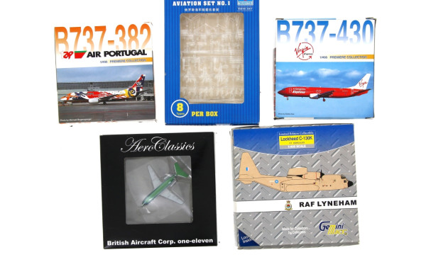 AVIATION - 5 coffrets dont B 737-382 Air