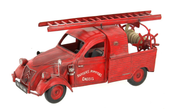 2 Cv en tôle équipée en véhicule de pomp