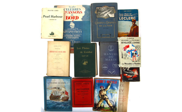 Thème ARMEES et divers - Lot de 13 ouvra