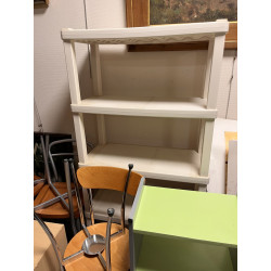 Lot de petit mobilier: 2 chaises modern