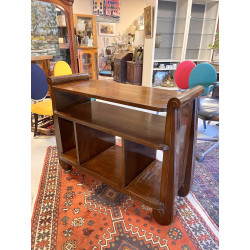 Meuble d'entre-deux en acajou à motifs s