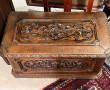 Coffre en chataigner à décor richement s