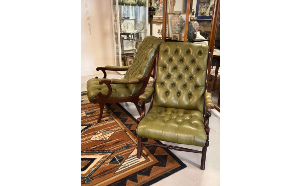 Paire de fauteuils capitonnés anglais en