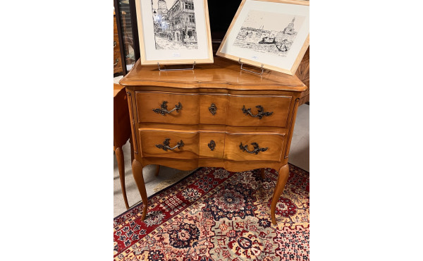 Petite commode en bois fruitier ouvrant 