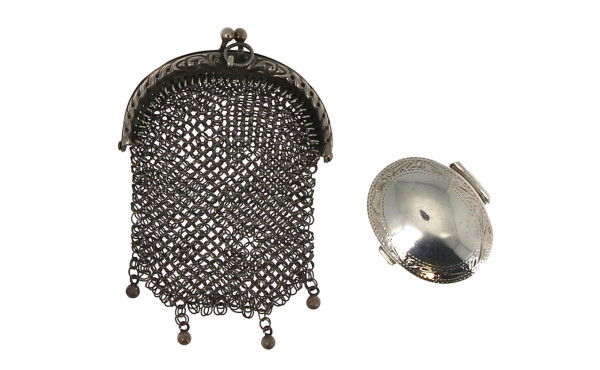 Petite boîte à pilules en argent, poinço