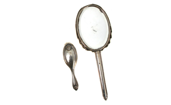 Petite brosse de bébé ancienne en argent