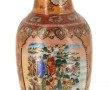 Vase balustre en porcelaineà décor de sc
