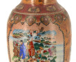Vase balustre en porcelaineà décor de sc