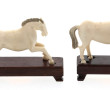 Paire de chevaux sculptés en ivoire d'hi