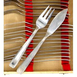 12 couverts à poisson en inox (en écrin 
