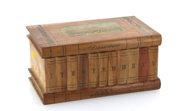 Coffret en bois à secret, façade en trom