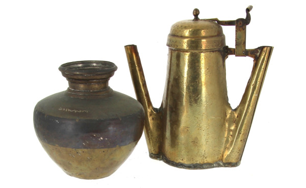 AQUAMANILE ou verseuse en laiton à deux 