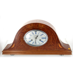 Pendule en loupe et placage, vendue en l