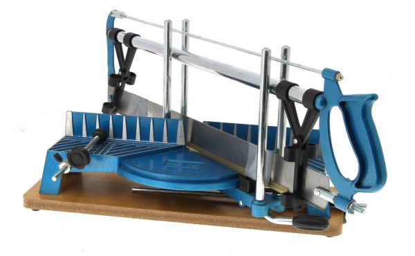 Scie à onglet MANNESMANN : longueur de l