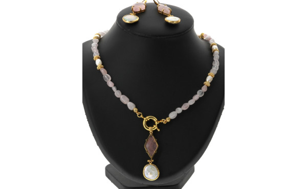 Parure en métal doré, perles d'eau douce