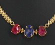 Collier en métal doré, deux rubis et deu