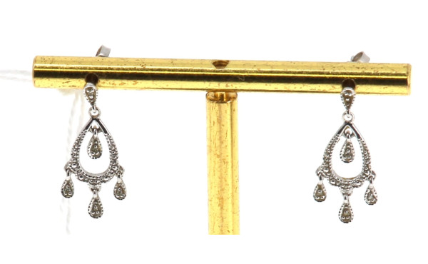 Paire de BO pendantes en or blanc 18 cts