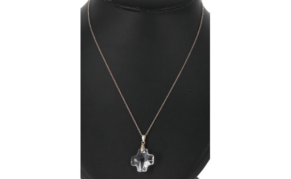 Pendentif croix en verre transparent sur