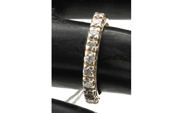 Demi-alliance en or sertie de 10 diamant