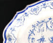Plat ancien en faïence à bords contours,