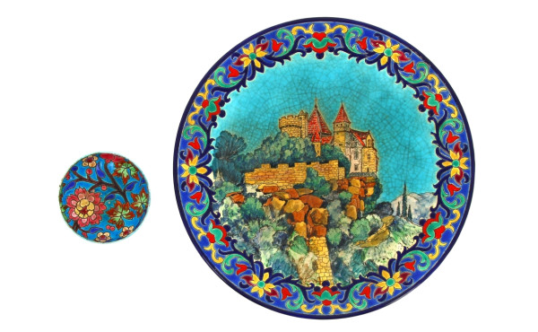 LONGWY - Plat rond en émaux à décor du C