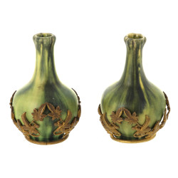 Paire de vases miniatures en grès vert e