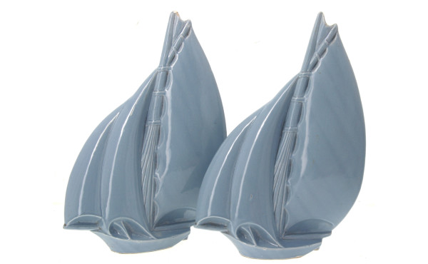 Paire de voiliers en faïence bleue, H 38