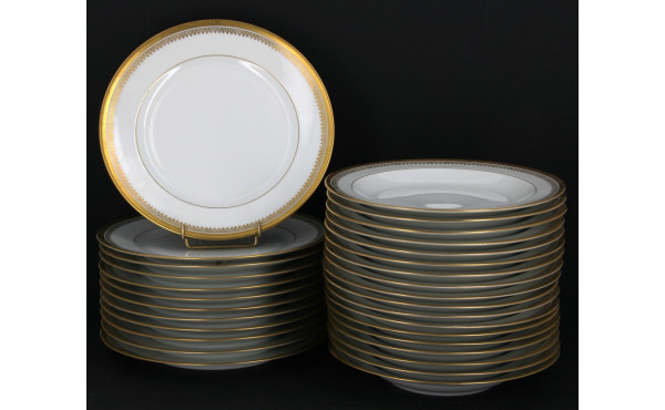 LIMOGES - Service de table en porcelaine