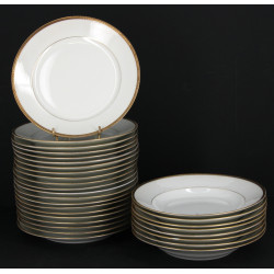 LIMOGES - Ensemble d'assiettes en porcel