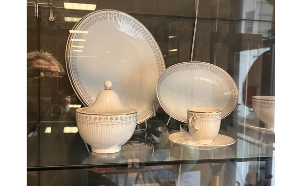 Service de table en porcelaine blanche, 