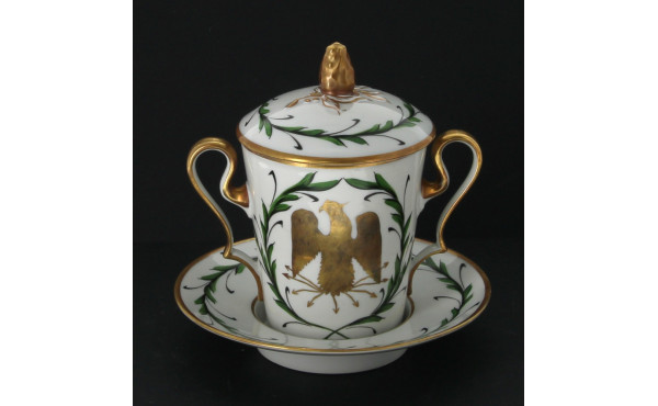 LIMOGES - Tasse couverte à deux anses di