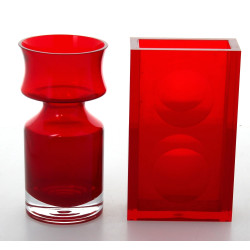Vase des années 60 en verre rouge H. 20 