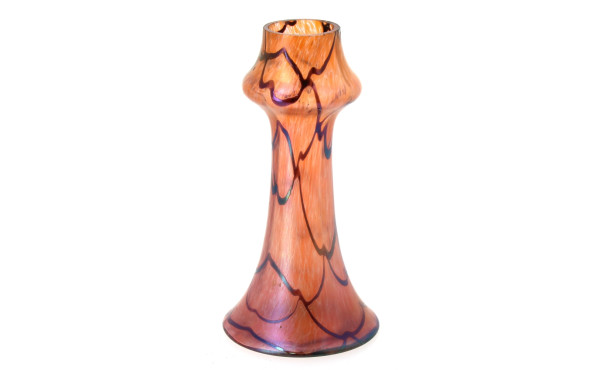 Vase en verre irisé dans le goût de LOET