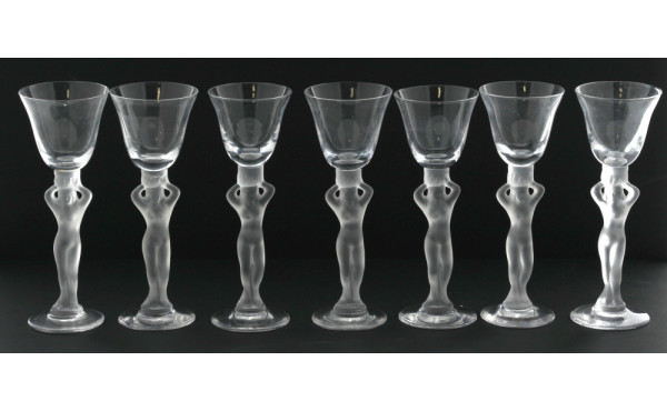 7 verres à pied dans le goût de LALIQUE,
