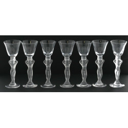 7 verres à pied dans le goût de LALIQUE,