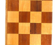 Jeu d'échec dans un coffret en bois garn