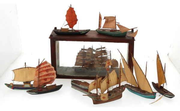 Lot de 7 petites maquettes de bateaux vi