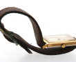 OMEGA - Montre boitier carré plaqué or 