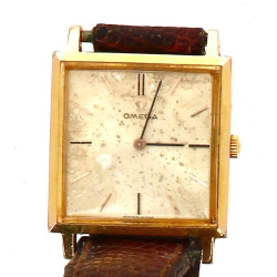 OMEGA - Montre boitier carré plaqué or 