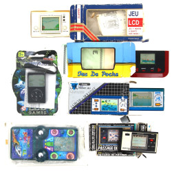 Lot de 6 petits jeux électroniques des a