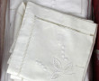 Lot de linge dont couvre-lit blanc, drap