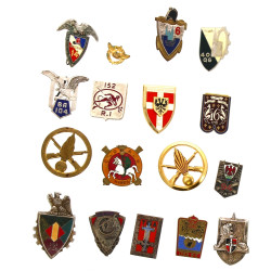 17 insignes de l'armée francaises tous c