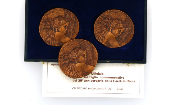 3 médailles en bronze République de San 