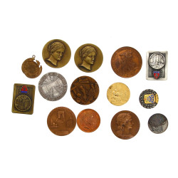Lot de médailles diverses toutes époques