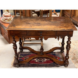 Table ancienne de style Louis XIII, ouvr