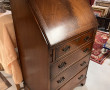 Petit bureau de pente en placage d'acajo